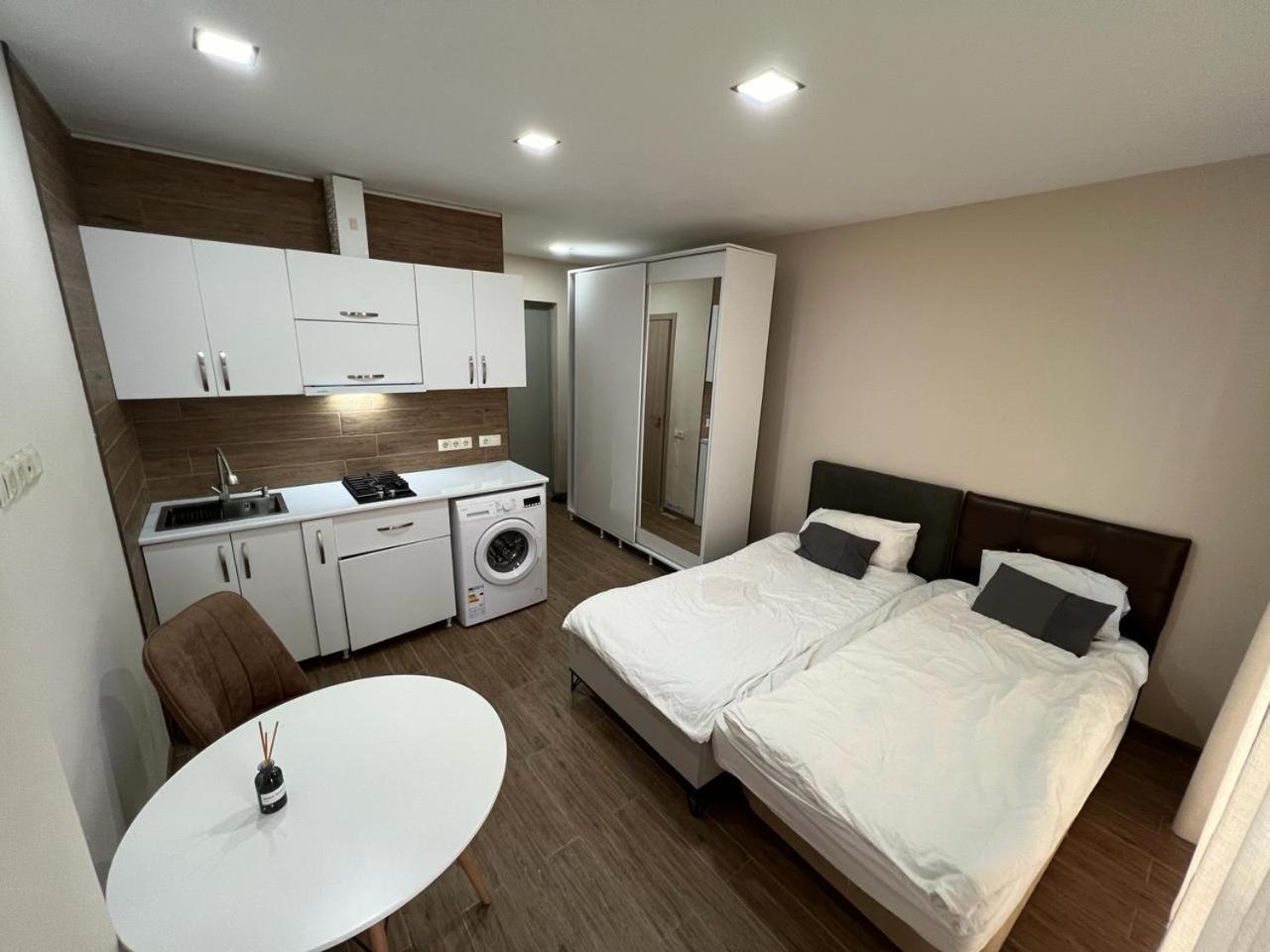 Hotel Paris บาทูมิ ภายนอก รูปภาพ